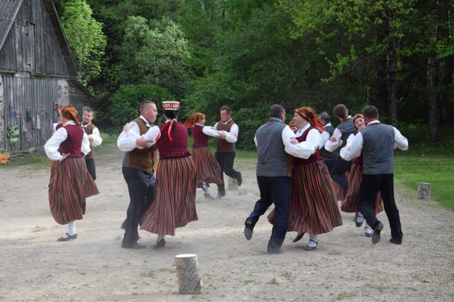 Sadziedāšanās un sadancošanās pasākums